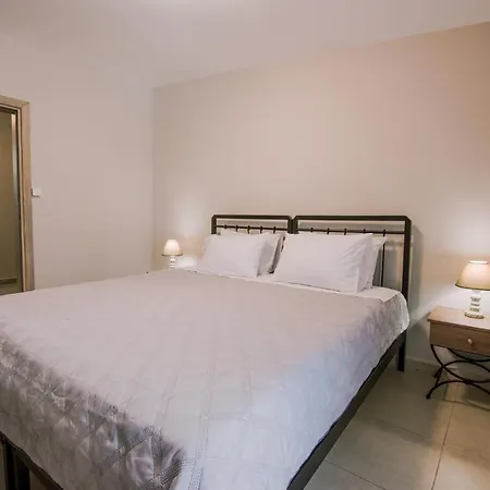 Acrocorinth Apartament