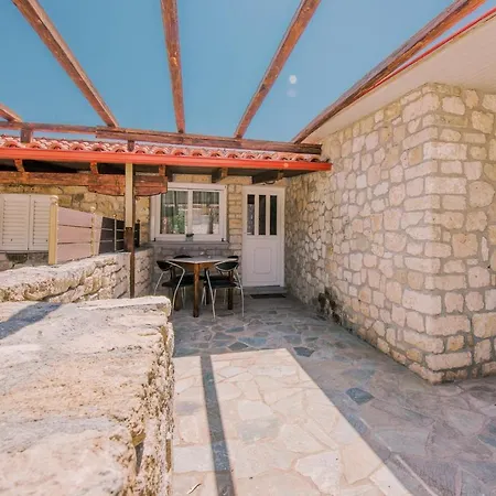 Apartament Acrocorinth *