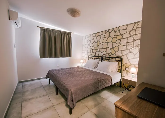 Acrocorinth * Corinth